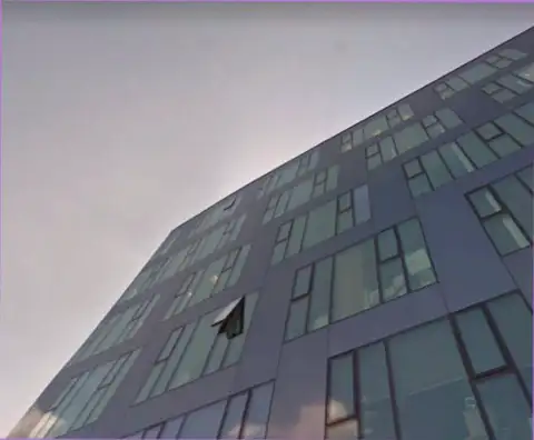 Вид на здание, где расположился офис online обменника BTCBit